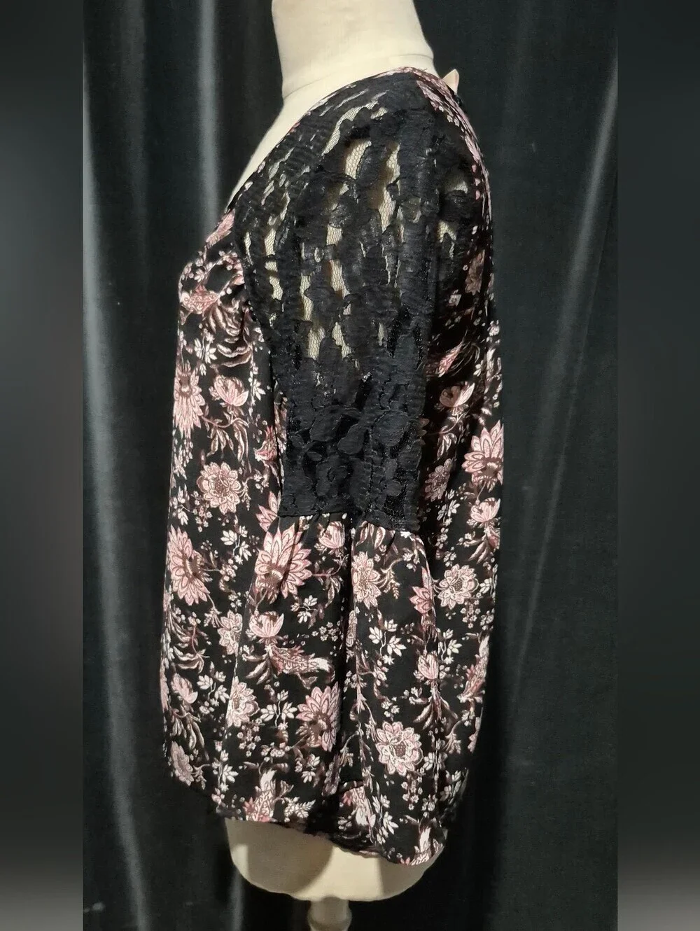 Knox Rose Black Button-Front Floral Top with Pink Print (Box B) - Picture 3 of 9